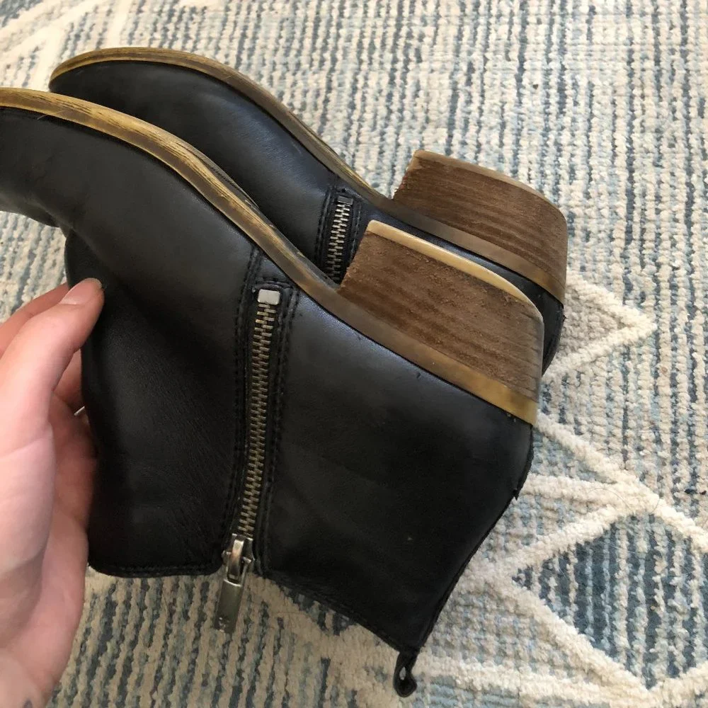 Lucky Brand 9M Black Ankle Zip- Up Booties - Picture 4 of 6